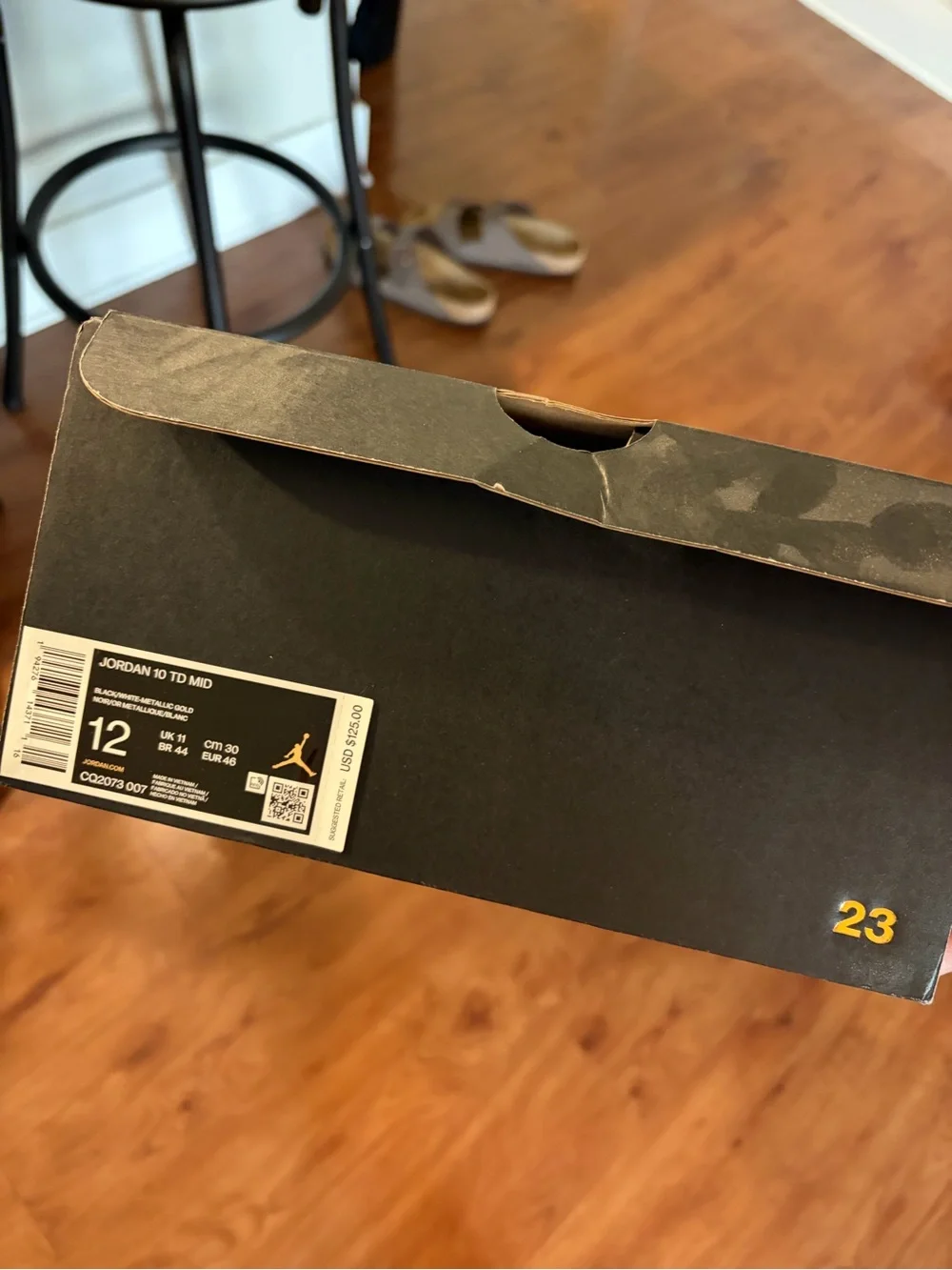 Jordan Men's Black and Gold Athletic Cleats